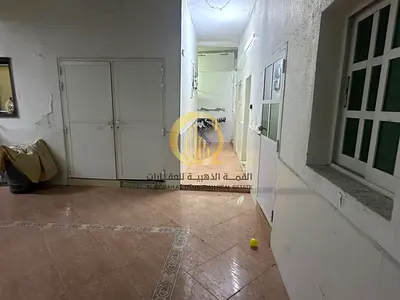 للبيع بيت شعبي في منطقة القدسية . بموقع حيوي. مساحة 2500 قدم