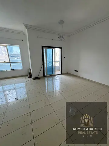 ارقي شقه غرفتين وصاله مع ستور للايجار السنوي مع موزع كبير للايجار السنوي علي قناه القصباء مباشره بها جيم ومسبح وباركن مجاني علي بعد دقايق من اماره دبي