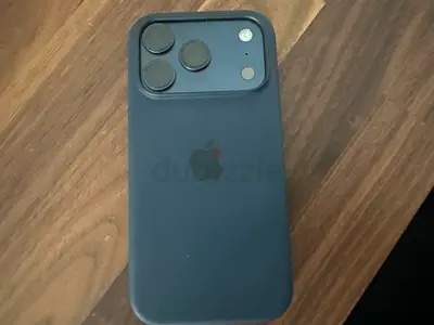 Iphone 17 pro with apple case and screen protector brand new 256gb