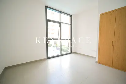 Trend-Conscious Residence with Refined Interior Detailing | Resale