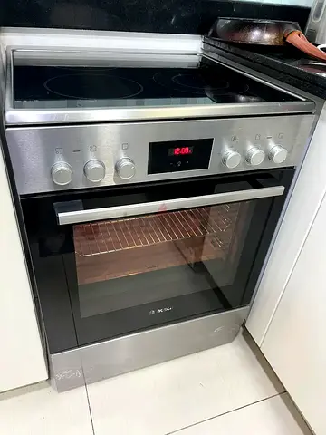 Bosch Series 4, freestanding electric ceramic 4 hobs oven fan , stainless steel model  HKR39C250