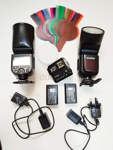 Godox flashes V1 Canon and XT2 trigger.