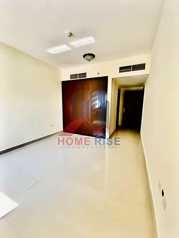 Luxury 3bhk apartment Master room. Maid room. Parking free. gym. Pool. Balcony.Near sahara centerwith 4 cheque