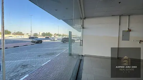 A prime commercial space for annual rent in the Al Rawda area of ​​Ajman, strategically located directly on the main road on Sheikh Maktoum Bin Rashid