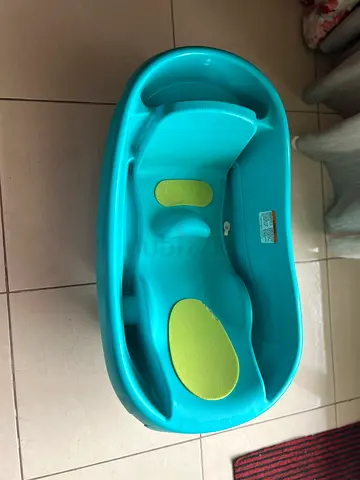 Baby bathtub with infant support - good condition