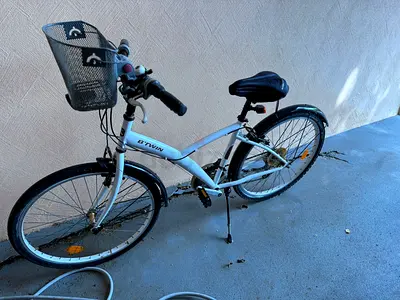 Btwin City/Comfort Bike with Front Basket – Good Condition(Free Delivery)