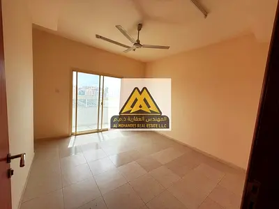 تعلن شركة المهندس العقارية عن توافر شقة سكنية للإيجار السنوي بمواصفات ممتازة وموقع استراتيجي في منطقة الحميدية 1. الشقة توفر مساحة معيشة مريحة وعملية،