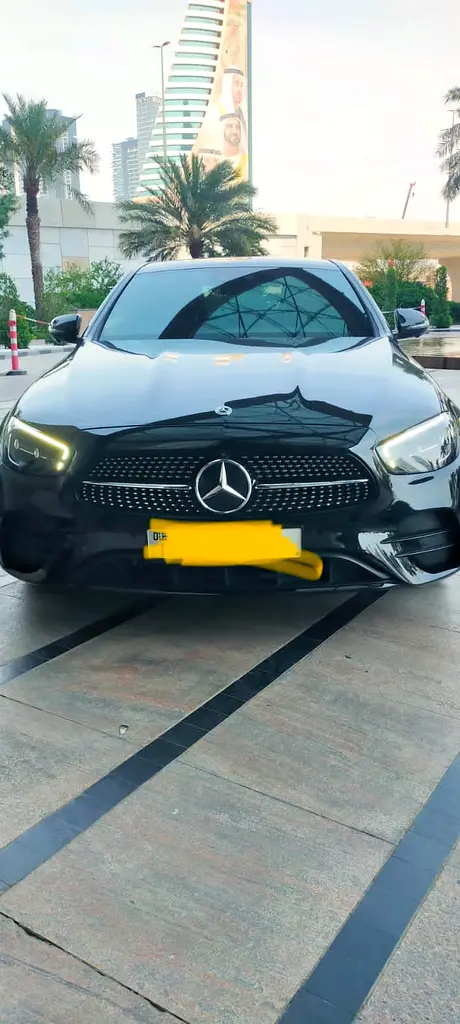 Mercedes-Benz E-Class 2022 — photo 1 of 5