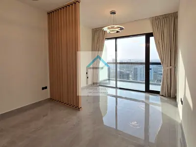 Studio Apartment with Balcony | High-Floor Unit