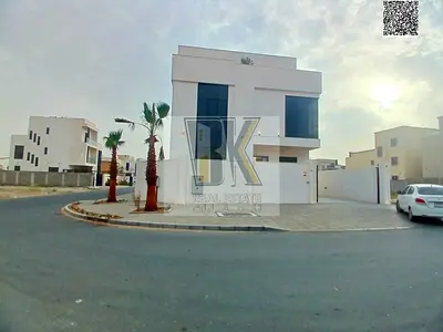 ✨ فرصة ذهبية لامتلاك فيلا مميزة بتصميم عصري 🏡 وتشطيبات راقية ✨، تقع في موقع استراتيجي يجمع بين الهدوء 🌿 وسهولة التنقل 🚗، وقريبة من مسجد 🕌 وجميع ال