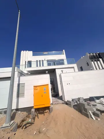 فيلا راقية للبيع في Tilal City بالقرب من الحديقة