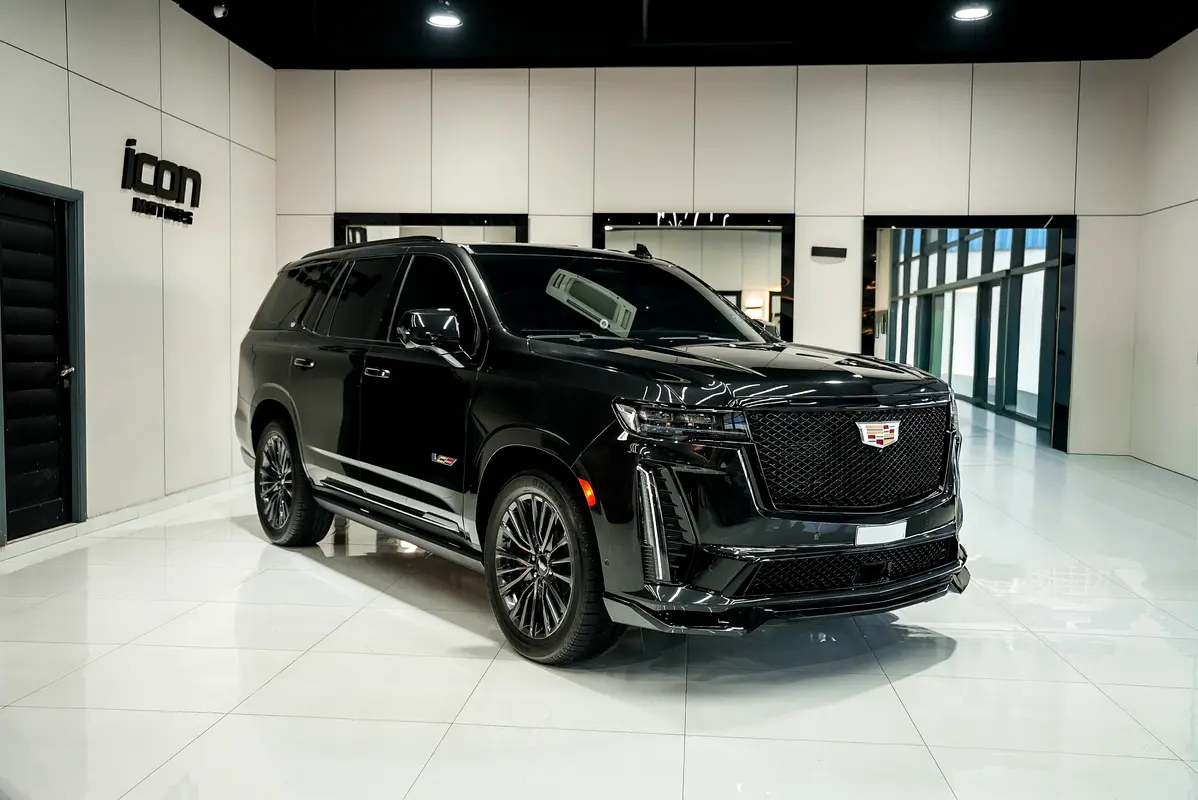 Cadillac Escalade 2024 — photo 1 of 18