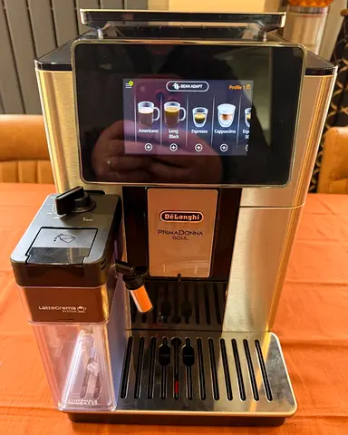 Coffee machine-PrimaDonna Soul Automatic Coffee Maker 2.2 L 1450.0 W ECAM610.75 S