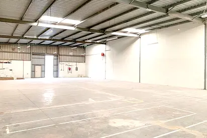 Prime Warehouse in Al Quoz | High Visibility
