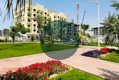 مش مجرد شقة… دي مساحة مريحة في موقع هيوفر عليك وقت ومجهود كل يوم غرفتين وصالة بمساحة كبيرة وإطلالة حديقة في موقع فعلاً يخدمك يوميًا