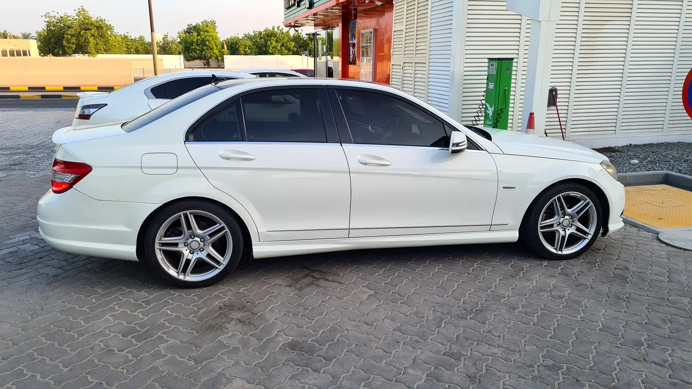 Mercedes-Benz C-Class 2010 — photo 1 of 6