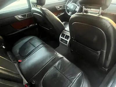 صورة 9 لـ 2010 Jaguar XF