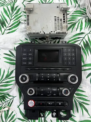 2017 Ford Mustang Radio Stereo CD Player Head Unit/Radio OEM