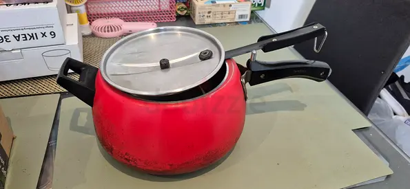 Pressure cooker