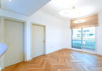 شقة بغرفة نوم واحدة | مزايا 27 ليوان | شرفة | إطلالة على الطريق والمدينة