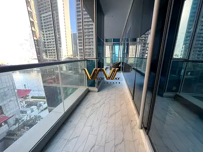LUXURY APARTMENT | SKYLINE & WATERFRONT VIEWS | MODERN ELEGANCE