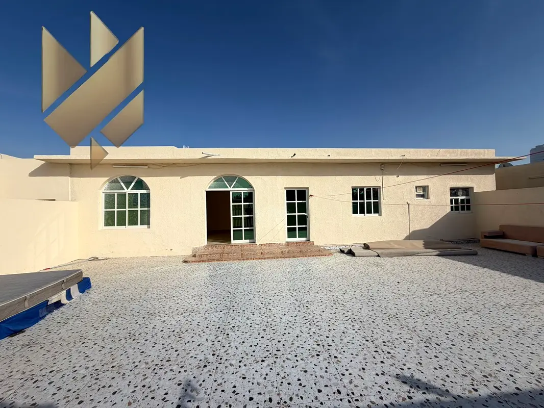 بيت عربي للإيجار في منطقة الجزات – مساحة واسعة وتصميم مناسب للعائلات