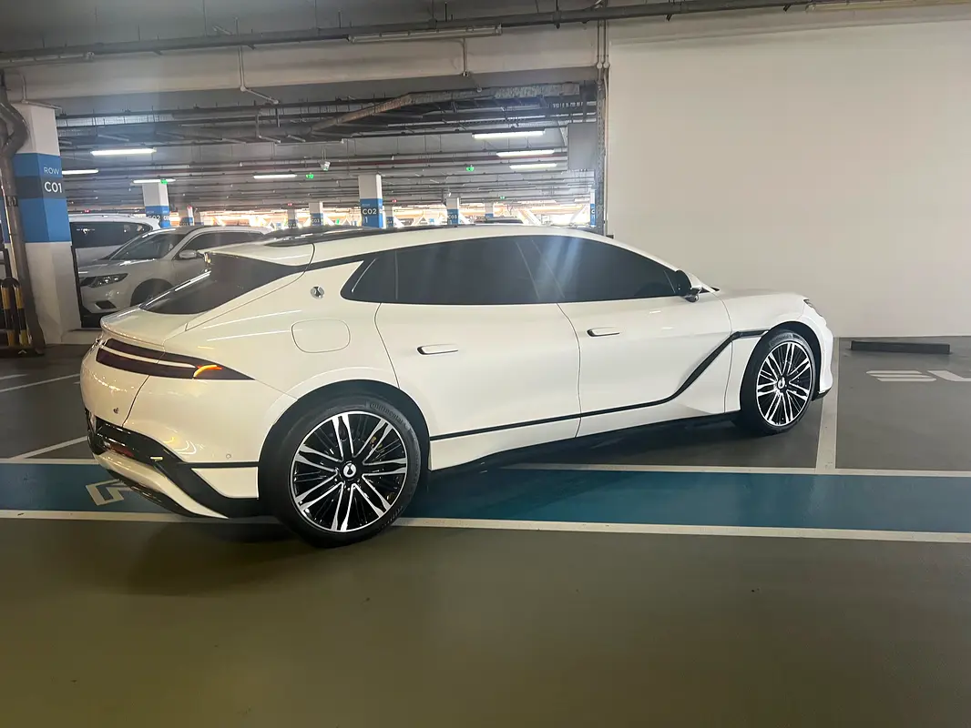 Denza Z9 GT 2025 — photo 1 of 7