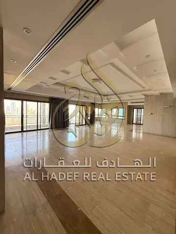 🔹 بنتهاوس فاخر بالمجاز 3 – 5 غرف وصالة مع روف وإطلالة كاملة على البحر