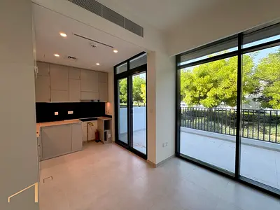 Vacant | Close to Pool | On Park | Area Expert