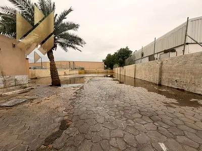 حوطة بالصناعية 13 للايجار السنوي | كهرباء 25 kw | شارع رئيسي | مكتب | 2 حمام