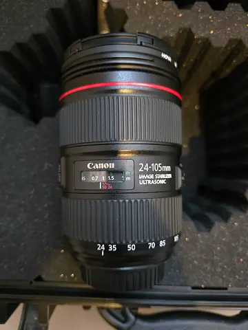 Canon EF 24-105mm f/4L IS USM Zoom Lens (Excellent condition)