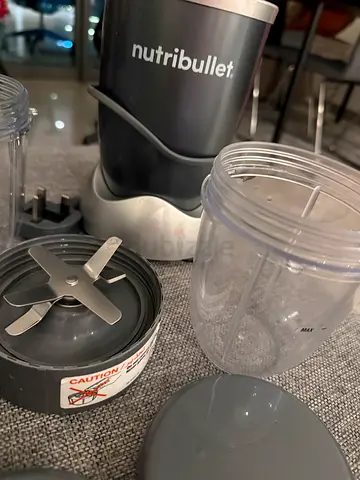 NutriBullet 600 W Personal Blender with Cups and Blades - Perfect Working Condition