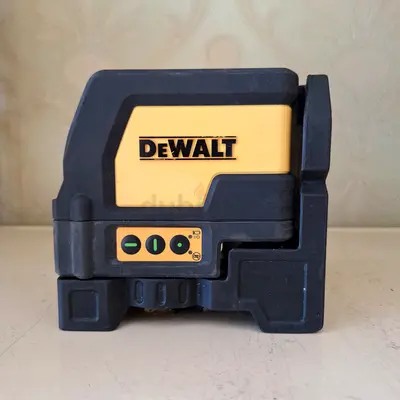 DEWALT DW0822CG self-leveling green cross line and plumb spot laser level