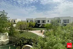 Luxury Living | Corner Unit | Single Row