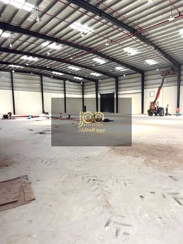 230V electricity, suitable for heavy industrial activities, workshops, and factories. Prime location on a main street.