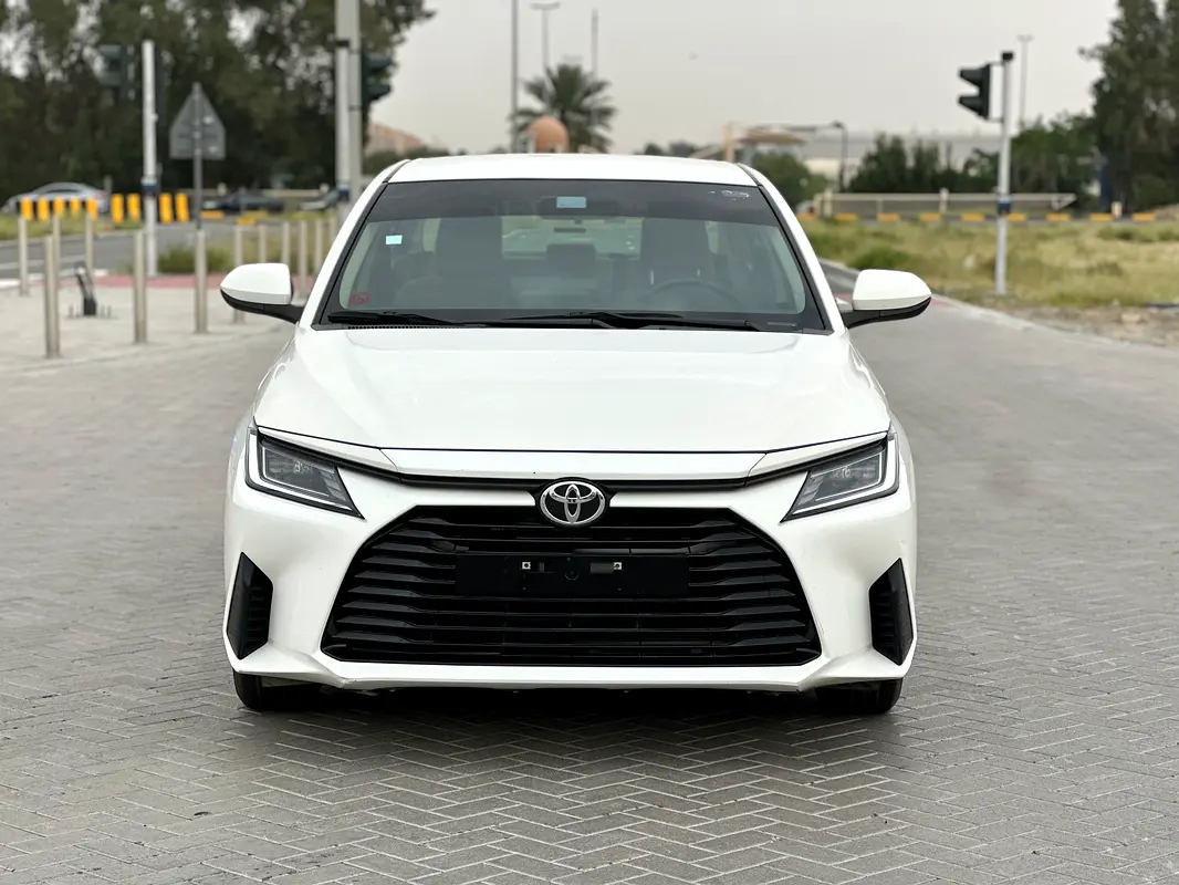 Toyota Yaris 2023 — photo 1 of 11