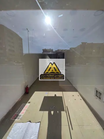 محل تجاري للإيجار | موقع استراتيجي على شارع الشيخ عمار | الروضة عجمان | حركة عالية وكثافة سكانية | فرصة مميزة لبدء مشروعك