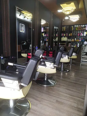 Premium  Professional Barber Chair – Good Condition