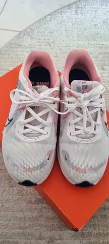 Nike Womens Quest 5 Premium Road Running Shoe