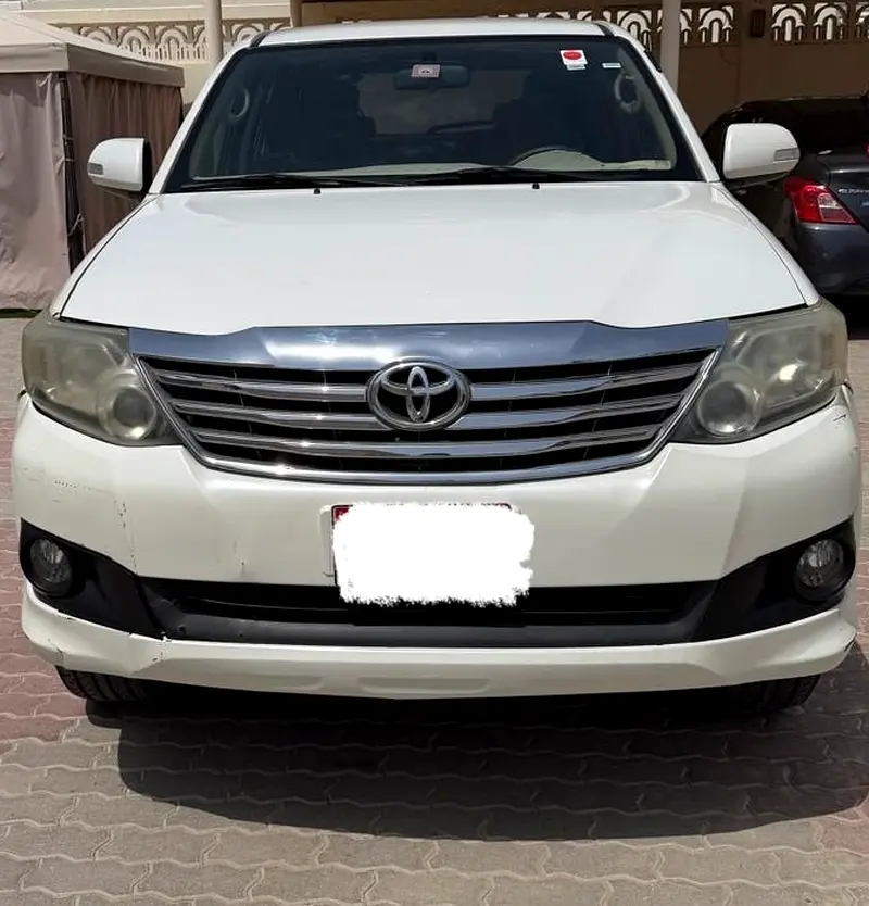 Toyota Fortuner 2013 — photo 1 of 20