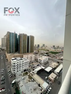 3BR for rent in Oasis Towers with parking gym pool 6 payments prime location