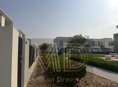 فيلا من 4 غرف نوم | حديقة ذات مناظر طبيعية | شرفات متعددة