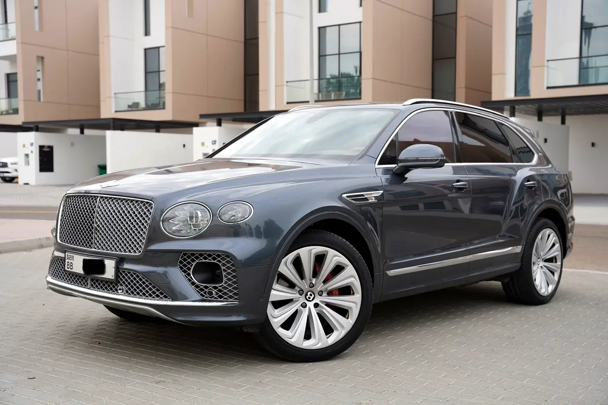 Bentley Bentayga 2021 — photo 1 of 11