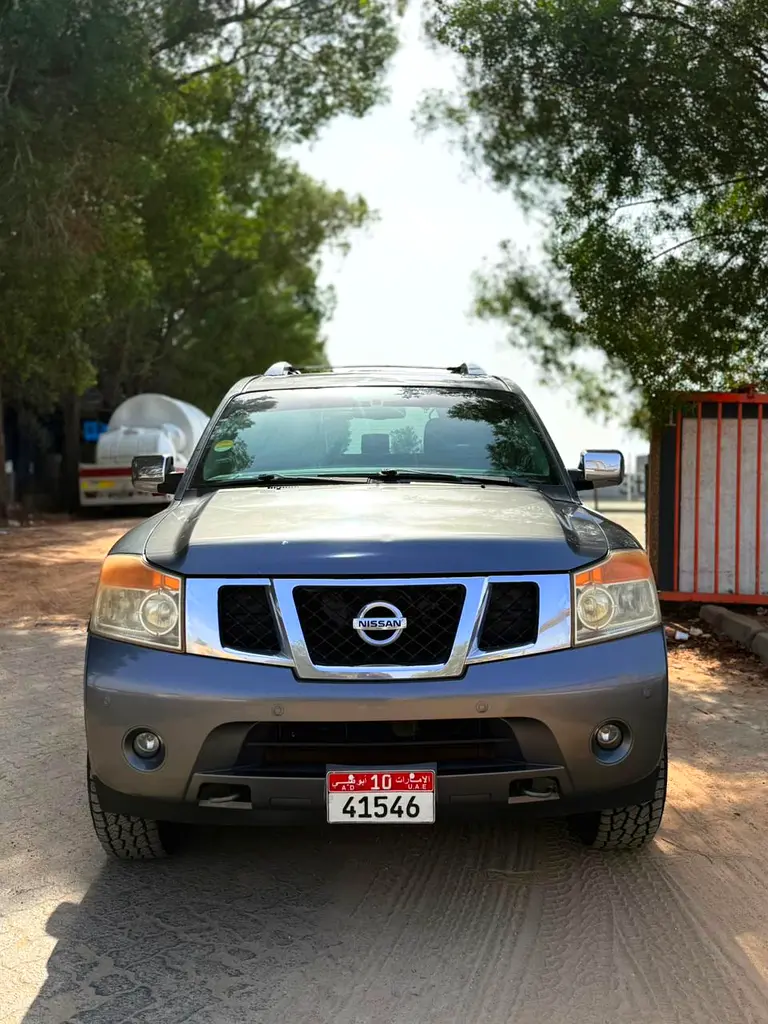 Nissan Armada 2013 — photo 1 of 10