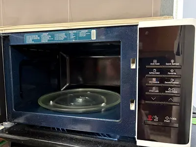 Samsung Microwave 23L - Good Working Condition