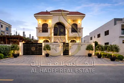 🏗 مساحة الأرض: 3014 قدم مربع 🏚 مساحة البناء : 3400 قدم مربع  مكونة من :  • 5 غرف نوم ماستر •  مجلس كبير مع المغاسل  •2صاله •  مطبخ رئيسي مجهز  • مطب