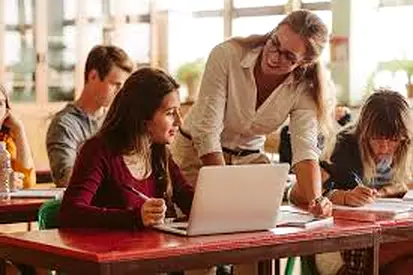 Expert Female English Teacher Available in Nuaimiya