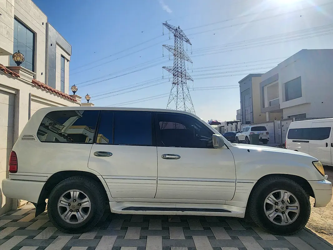 Lexus LX-Series 2000 — photo 1 of 8