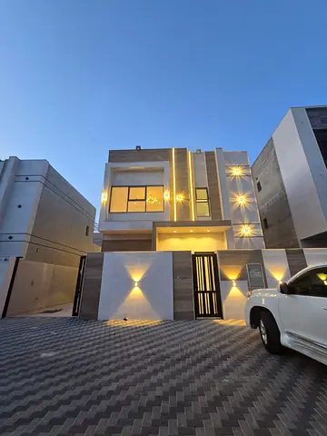 Villa for annual rent in Al Helio 2 – behind Al Bait Al Mutwahid, a prime location in a quiet area close to all services and amenities.