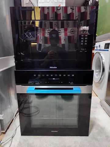 Miele Latest Model Built in 60cm Oven and Microwave set For sale 7th Series set